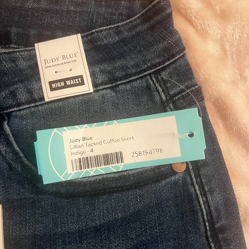 NWT Judy Blue: Lillian High Rise Tacked Cuffed Short size 4 - Picture 6 of 8